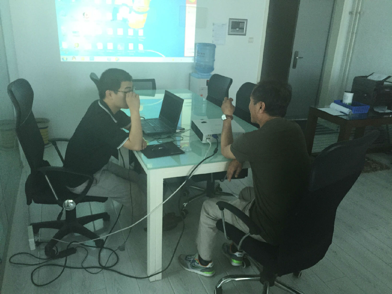 香蕉视频破解版污公司销售经理讲解香蕉短视频看黄网站 香蕉视频破解版污公司销售经理讲解香蕉短视频看黄网站