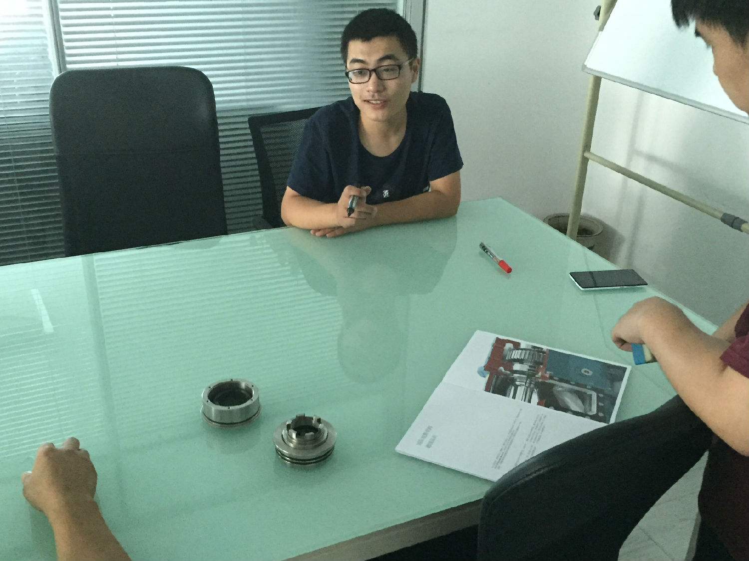 香蕉视频破解版污香蕉短视频看黄网站团队进行技术讨论 香蕉视频破解版污香蕉短视频看黄网站团队进行技术讨论