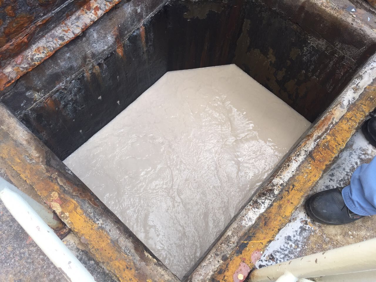 需要处理的沉淀池污泥 需要处理的沉淀池污泥