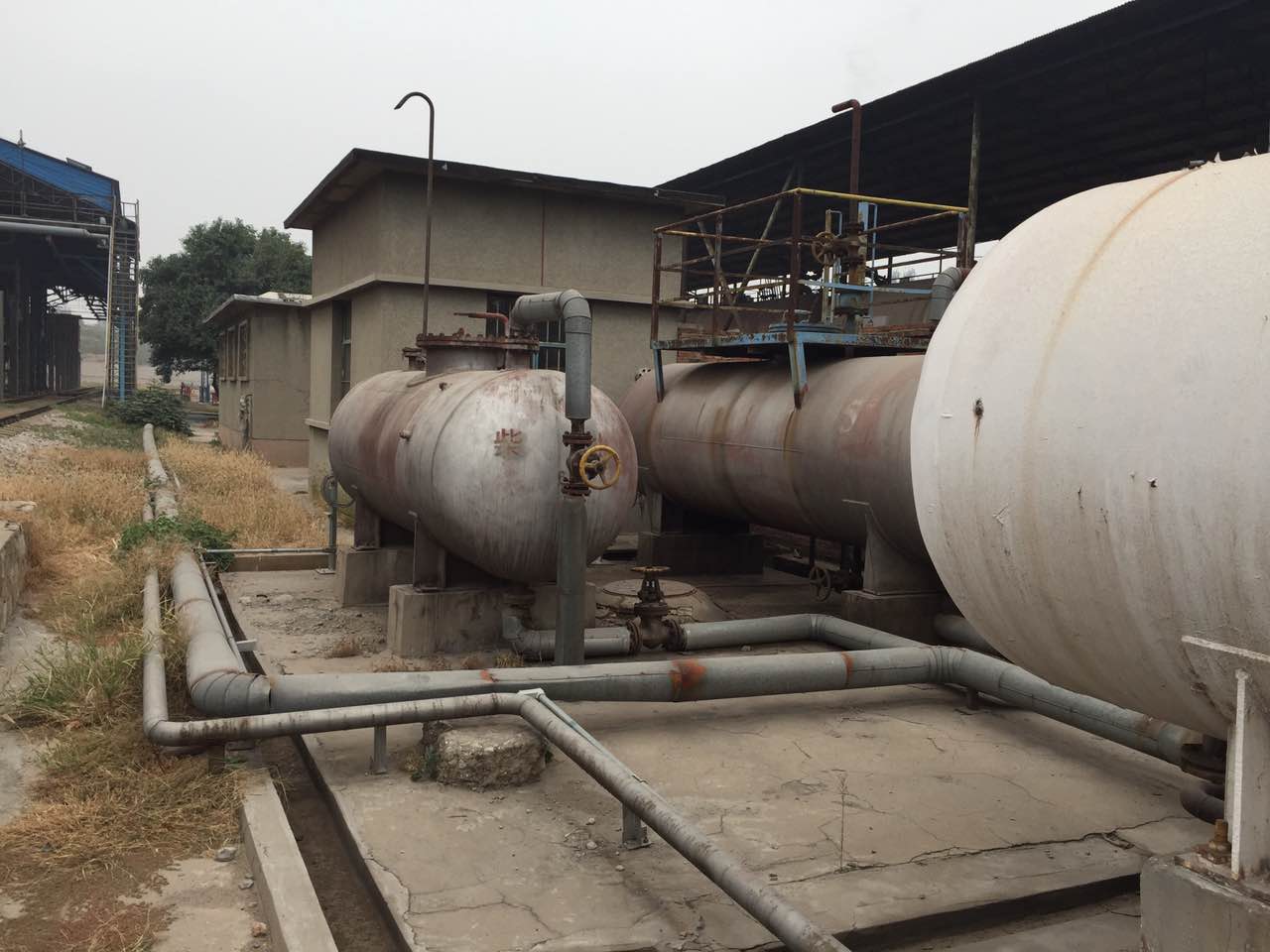 凸轮香蕉短视频看黄网站在齐鲁石化汽柴油扫仓工位上的外景图 凸轮香蕉短视频看黄网站在齐鲁石化汽柴油扫仓工位上的外景图