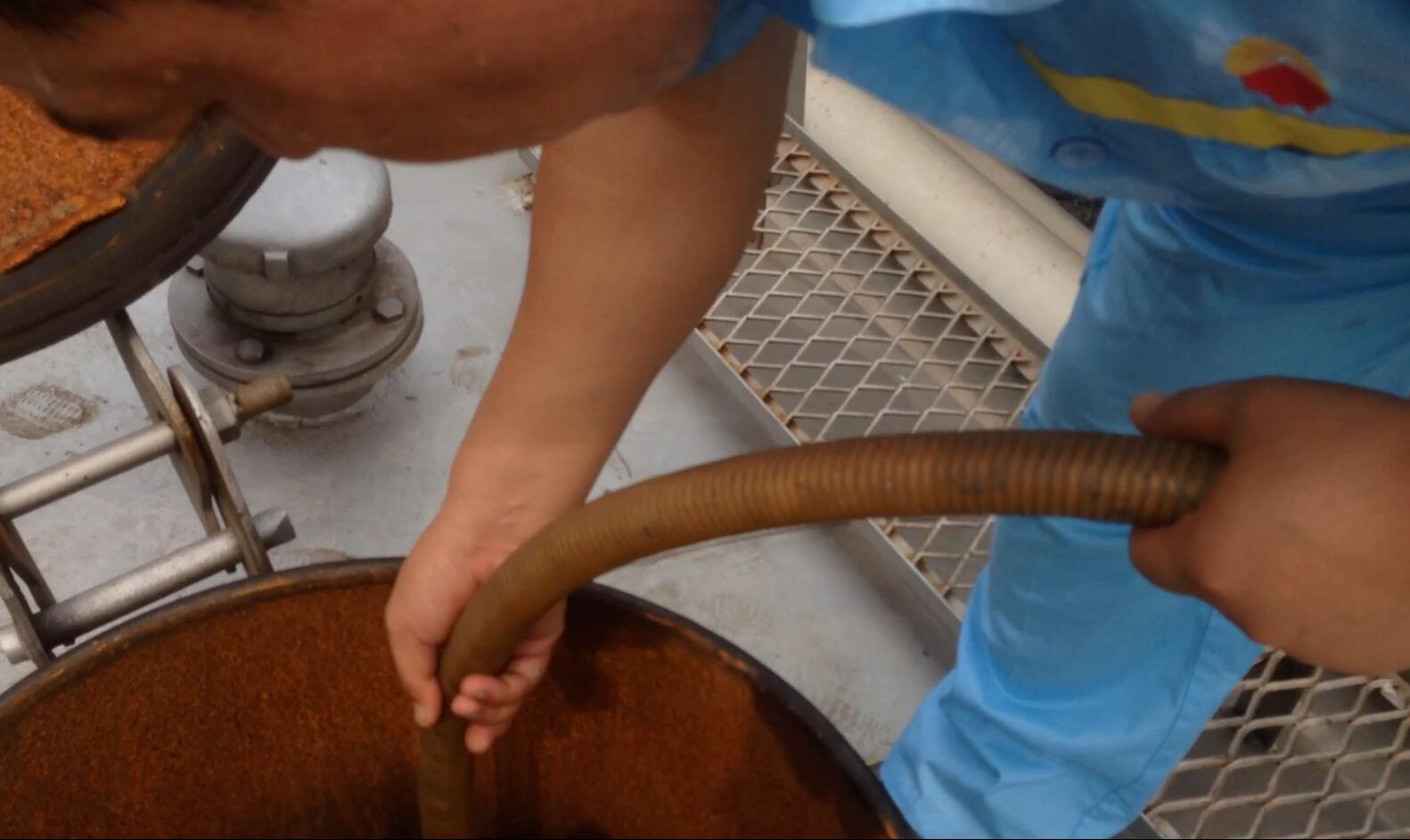 凸轮香蕉短视频看黄网站应用卸油扫仓工位的保养方式。